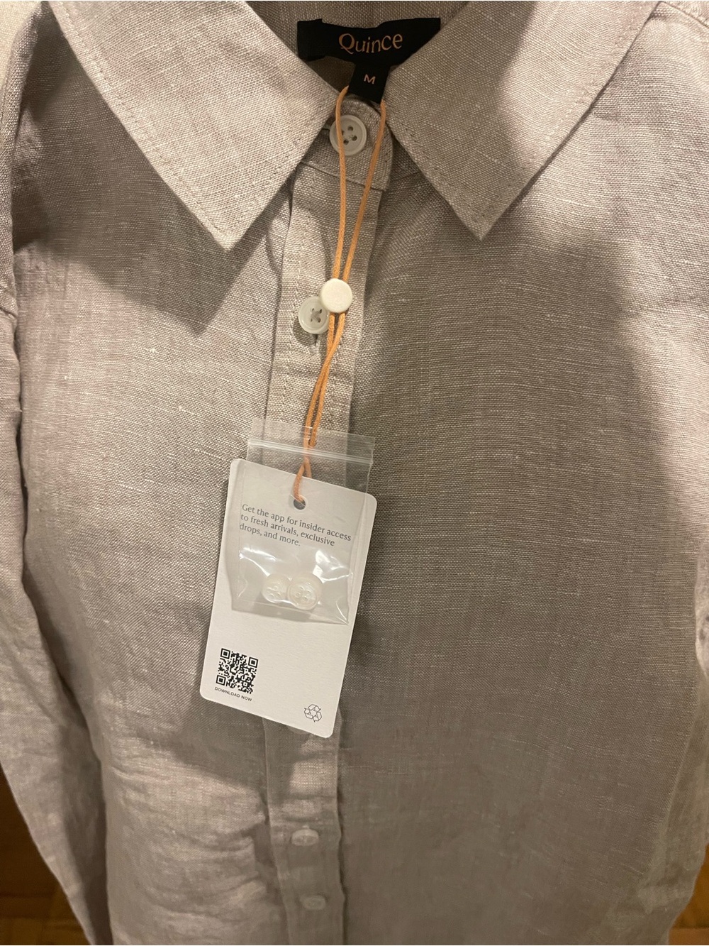 NWT Quince 100% European Linen Button Front Shirt Medium Oatmeal Long Sleeve - Picture 3 of 3
